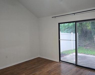 56 Lafayette Lane - Photo Thumbnail 4