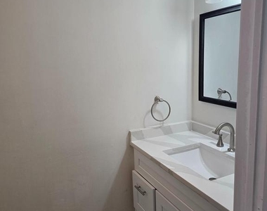56 Lafayette Lane - Photo Thumbnail 7