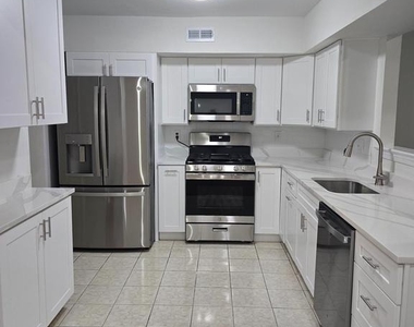56 Lafayette Lane - Photo Thumbnail 6