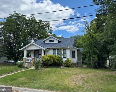 8803 48th Avenue - Photo Thumbnail 2