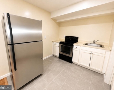 6600 Long Shadow Court - Photo Thumbnail 3