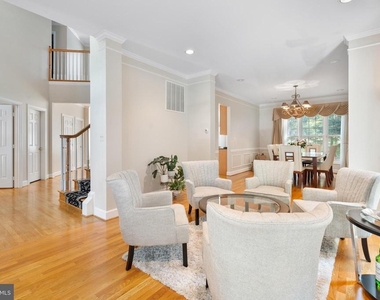 7815 Stable Way - Photo Thumbnail 5