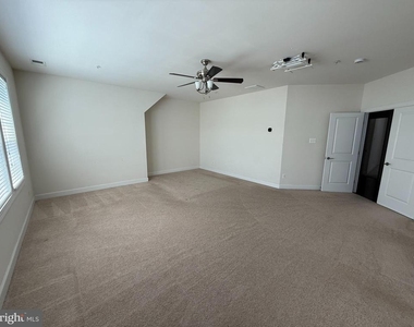 10905 Fairmont Lane - Photo Thumbnail 5