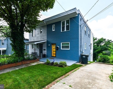 531 Hilltop Terrace Se - Photo Thumbnail 2