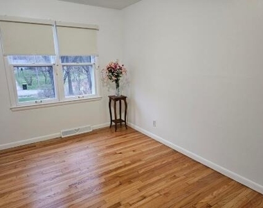 954 Rose Drive - Photo Thumbnail 14