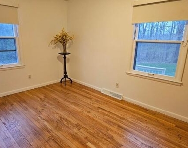 954 Rose Drive - Photo Thumbnail 17