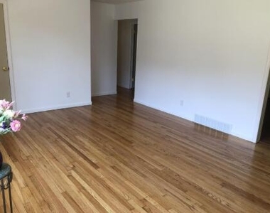 954 Rose Drive - Photo Thumbnail 7