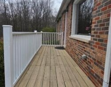 954 Rose Drive - Photo Thumbnail 2