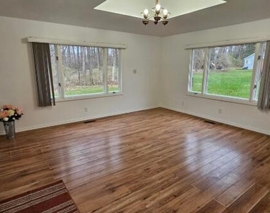 954 Rose Drive - Photo Thumbnail 5