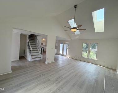 8209 Bellingham Circle - Photo Thumbnail 2