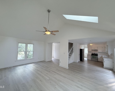 8209 Bellingham Circle - Photo Thumbnail 4