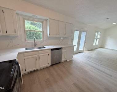 8209 Bellingham Circle - Photo Thumbnail 6