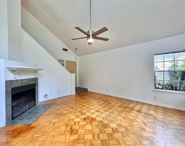 806 Minturn Ln - Photo Thumbnail 5