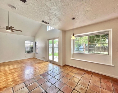 806 Minturn Ln - Photo Thumbnail 6