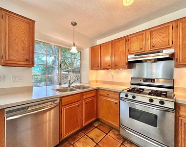 806 Minturn Ln - Photo Thumbnail 9