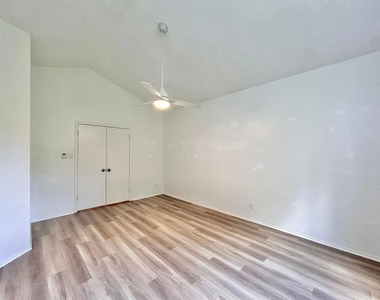 806 Minturn Ln - Photo Thumbnail 12