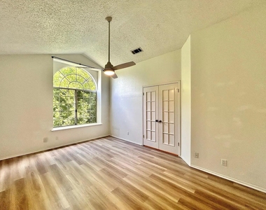 806 Minturn Ln - Photo Thumbnail 11