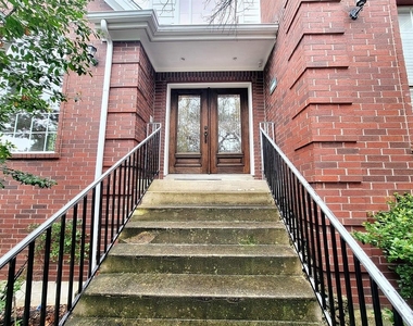 10526 Grand Oak Cir - Photo Thumbnail 2