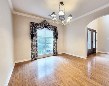 10526 Grand Oak Cir - Photo Thumbnail 4