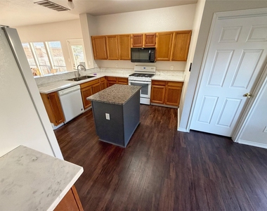 1114 Black Locust Dr - Photo Thumbnail 4