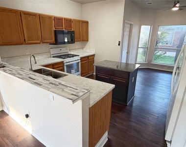 1114 Black Locust Dr - Photo Thumbnail 3