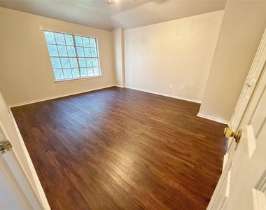 1114 Black Locust Dr - Photo Thumbnail 7
