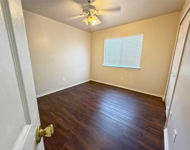 1114 Black Locust Dr - Photo Thumbnail 13