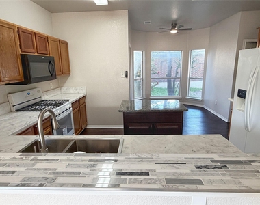 1114 Black Locust Dr - Photo Thumbnail 5