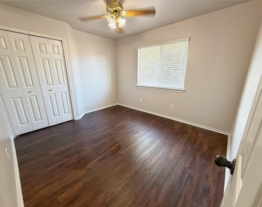 1114 Black Locust Dr - Photo Thumbnail 15