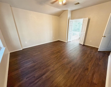1114 Black Locust Dr - Photo Thumbnail 14