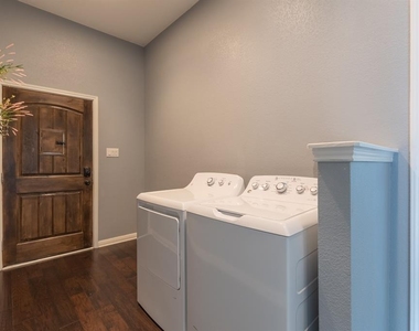 1320 Contour Dr - Photo Thumbnail 18