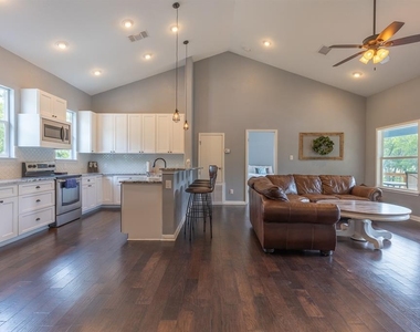 1320 Contour Dr - Photo Thumbnail 9
