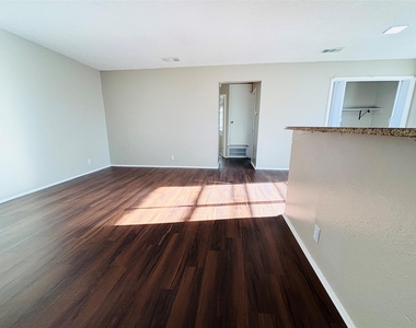 10211 Brownie Dr - Photo Thumbnail 6