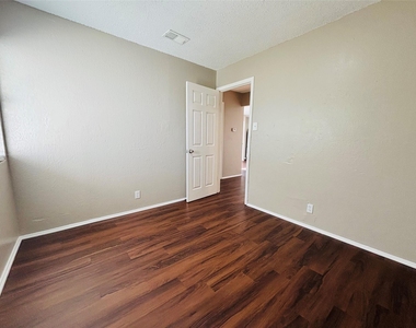 10211 Brownie Dr - Photo Thumbnail 10