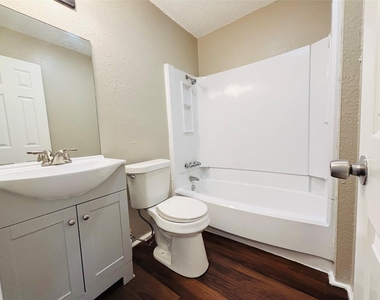 10211 Brownie Dr - Photo Thumbnail 8