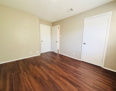 10211 Brownie Dr - Photo Thumbnail 12