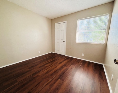 10211 Brownie Dr - Photo Thumbnail 9