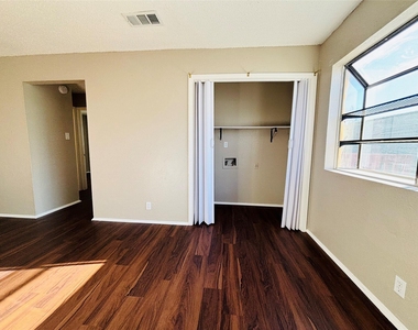 10211 Brownie Dr - Photo Thumbnail 4