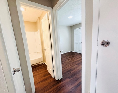 10211 Brownie Dr - Photo Thumbnail 7