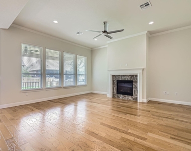 10107 Ida Grove Ln - Photo Thumbnail 4