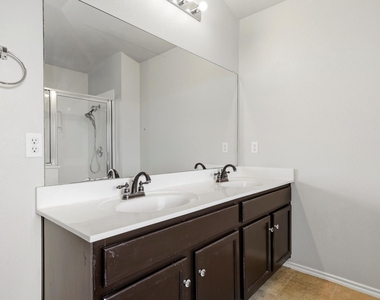 111 Brazos Ln - Photo Thumbnail 24