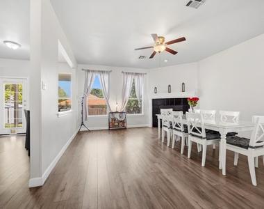 111 Brazos Ln - Photo Thumbnail 7