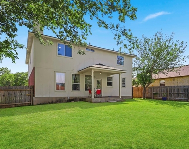 111 Brazos Ln - Photo Thumbnail 27