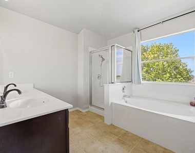 111 Brazos Ln - Photo Thumbnail 16