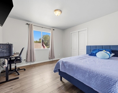 111 Brazos Ln - Photo Thumbnail 19