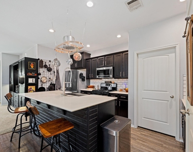 4516 Tiddle Ln - Photo Thumbnail 10