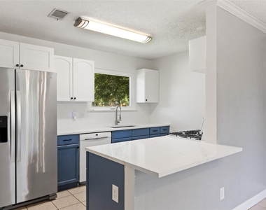 2808 Firecrest Dr - Photo Thumbnail 11