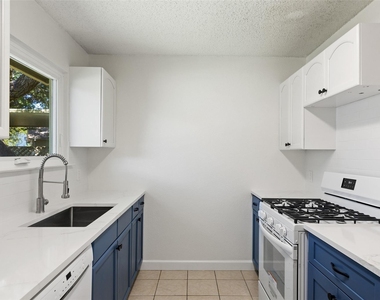 2808 Firecrest Dr - Photo Thumbnail 12
