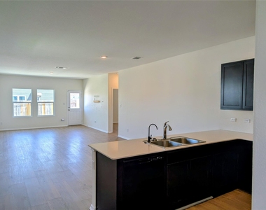 1112 Minnow Ln - Photo Thumbnail 9