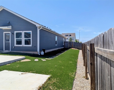 1112 Minnow Ln - Photo Thumbnail 16